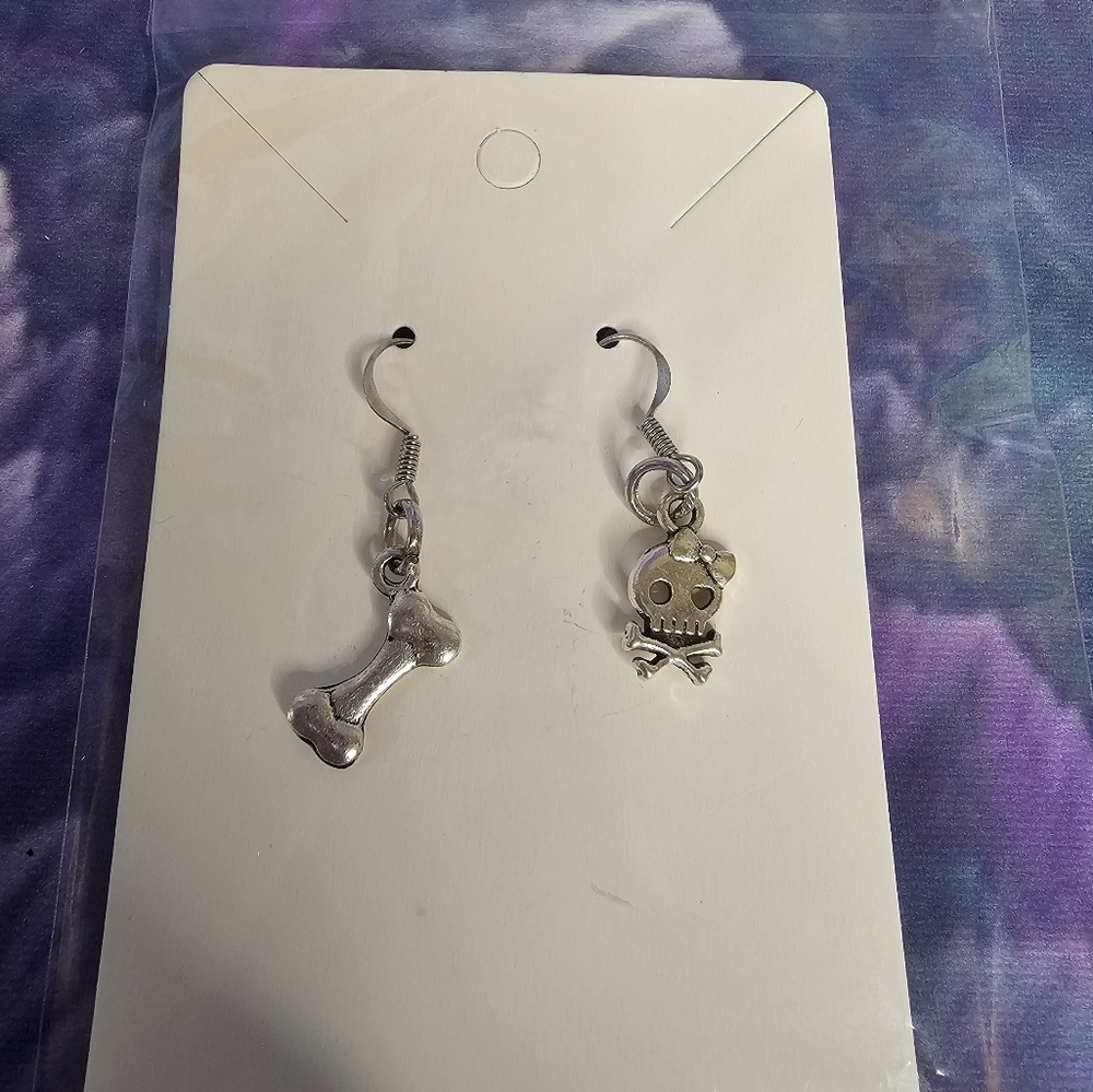 New‎ Handmade skull and bone earrings